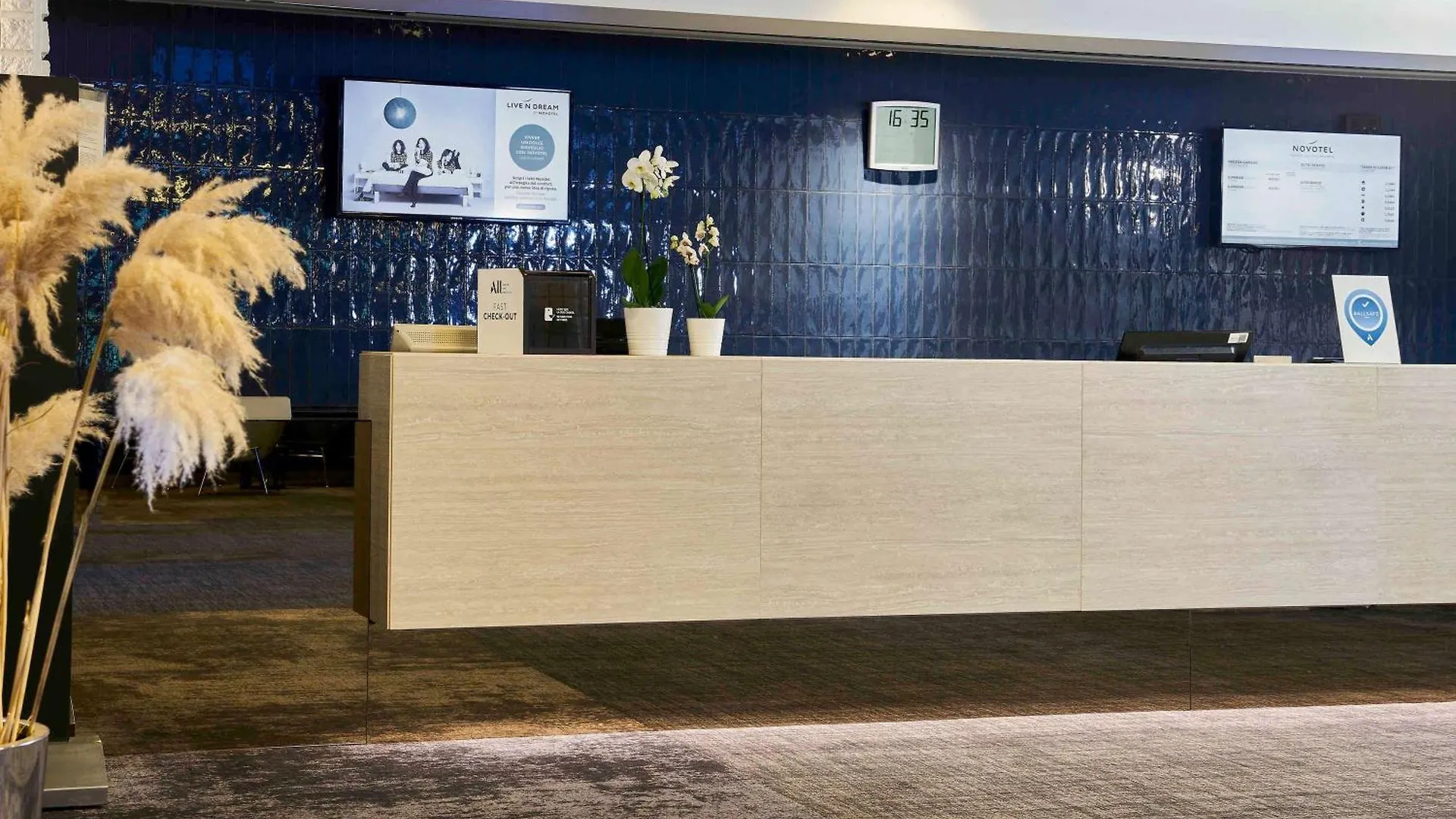 Отель Novotel Milano Nord Ca' Granda